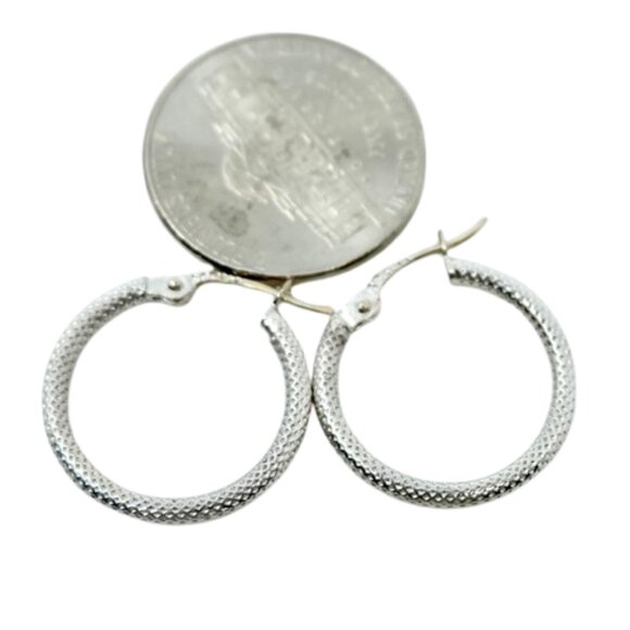 SOLID 14K WHITE GOLD TEXTURED SMALL HOOP PIERCED EARRINGS~1.29 GRAMS - Picture 5 of 8